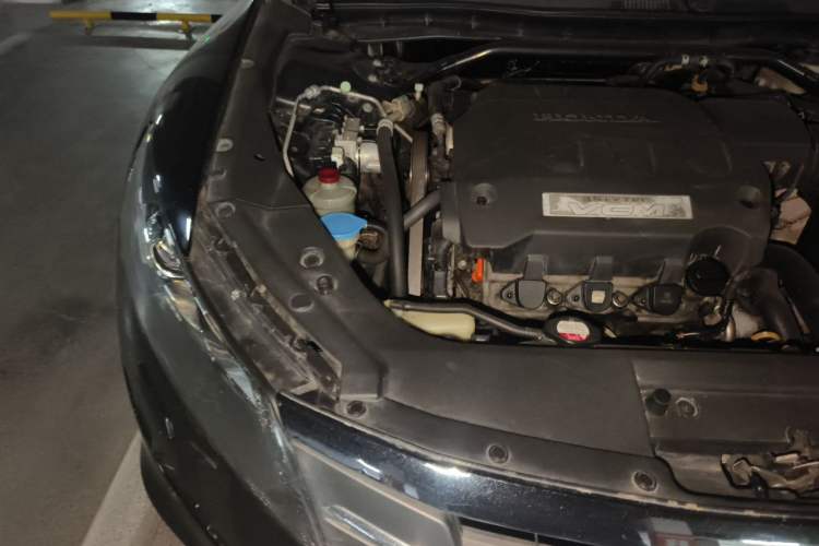 Used Honda Crosstour 2011 3.5L Flagship Edition Engine Bay Right