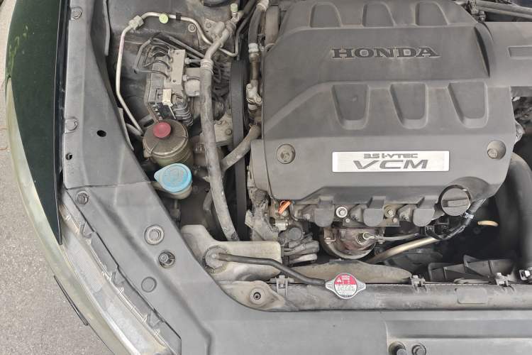 Used Honda Crosstour 2011 3.5L Flagship Edition Engine Bay Right