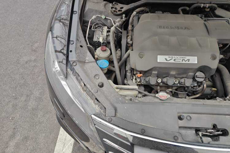 Used Honda Crosstour 2011 3.5L Prestige Edition Engine Bay Right