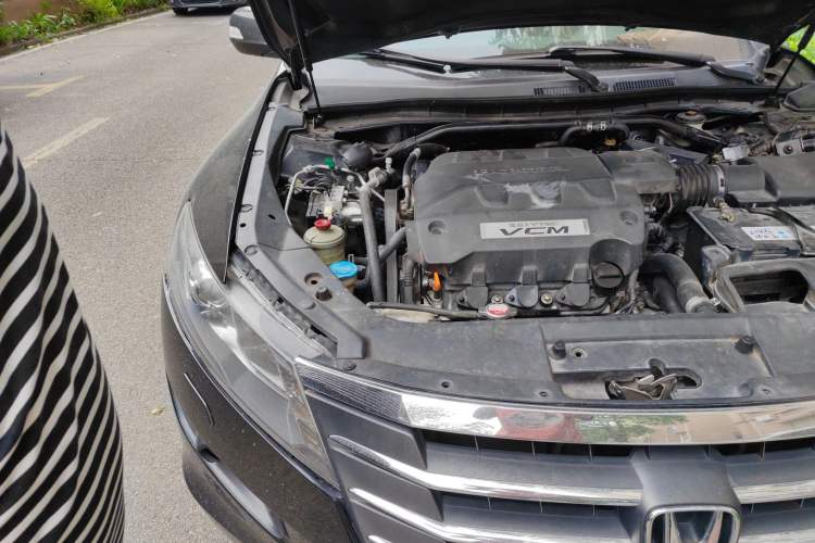 Used Honda Crosstour 2011 3.5L Flagship Edition Engine Bay Right