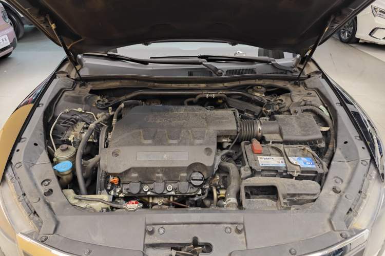 Used Honda Crosstour 2011 3.5L Flagship Edition Engine Bay