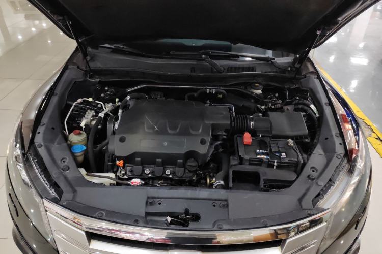 Used Honda Crosstour 2011 3.5L Flagship Edition Engine Bay