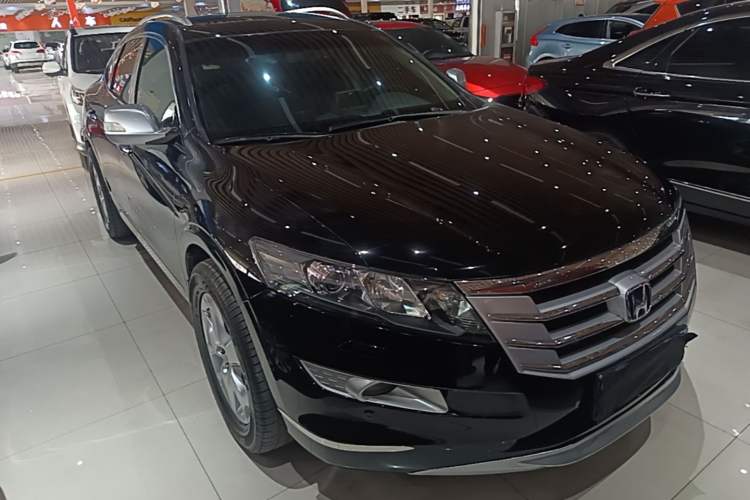 Used Honda Crosstour 2011 3.5L Flagship Edition Front Right 45 Deg