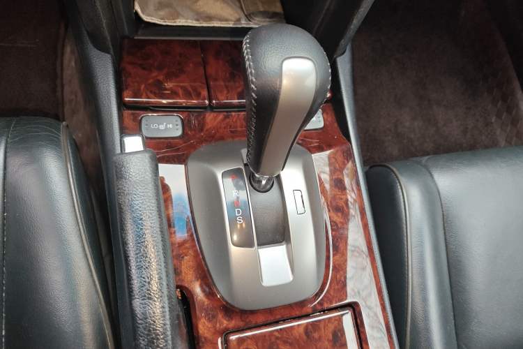 Used Honda Crosstour 2011 3.5L Prestige Edition Gear Lever