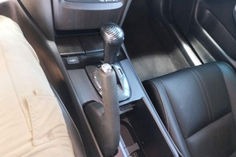 Used Honda Crosstour 2011 3.5L Flagship Edition Gear Lever