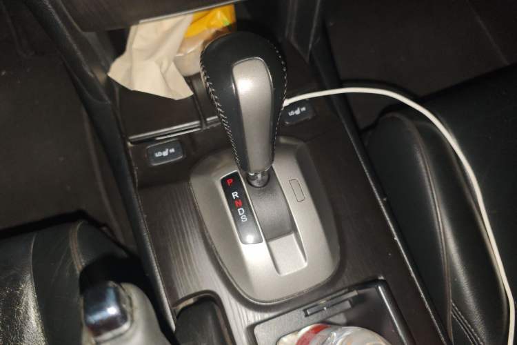 Used Honda Crosstour 2011 3.5L Prestige Edition Gear Lever