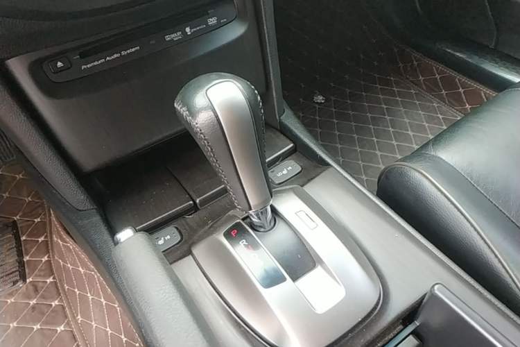 Used Honda Crosstour 2011 3.5L Flagship Edition Gear Lever