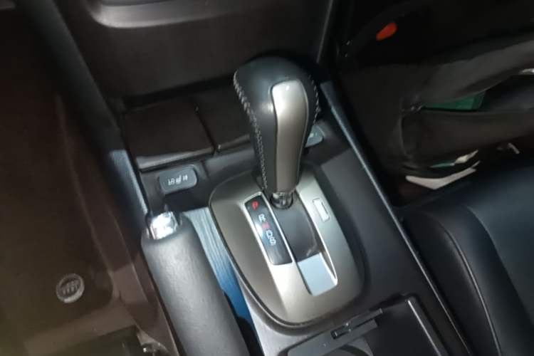 Used Honda Crosstour 2011 3.5L Flagship Edition Gear Lever