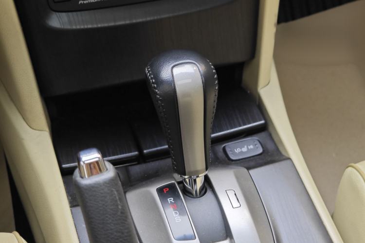 Used Honda Crosstour 2011 3.5L Flagship Edition Gear Lever