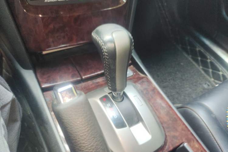 Used Honda Crosstour 2011 3.5L Prestige Edition Gear Lever