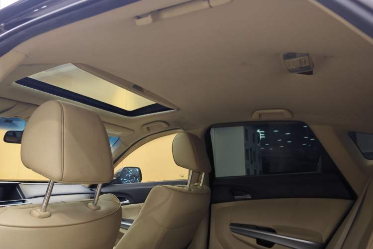 Used Honda Crosstour 2011 3.5L Flagship Edition Headliner