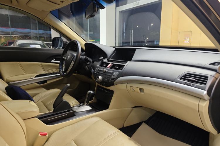 Used Honda Crosstour 2011 3.5L Flagship Edition Interior 2