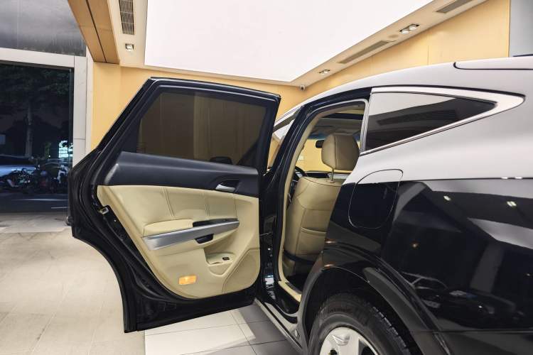 Used Honda Crosstour 2011 3.5L Flagship Edition Interior 6