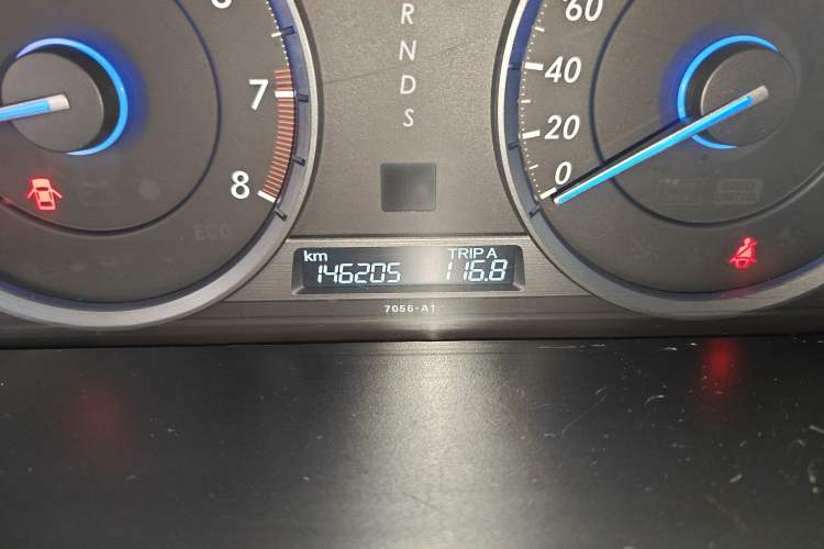 Used Honda Crosstour 2011 3.5L Prestige Edition Odometer Close Up