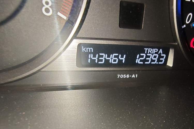 Used Honda Crosstour 2011 3.5L Prestige Edition Odometer Close Up