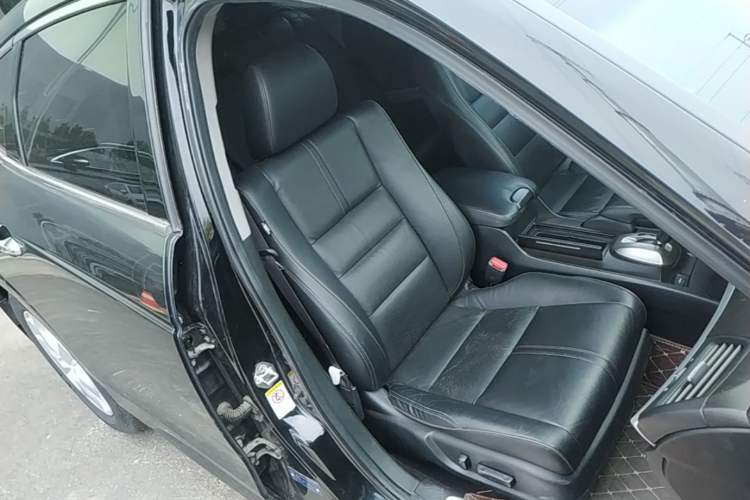 Used Honda Crosstour 2011 3.5L Flagship Edition Right Front Seat