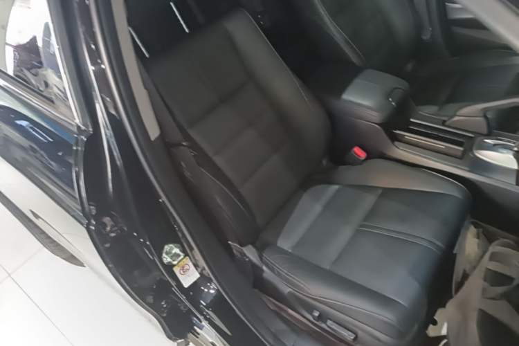 Used Honda Crosstour 2011 3.5L Flagship Edition Right Front Seat