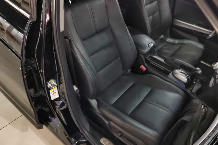Used Honda Crosstour 2011 3.5L Flagship Edition Right Front Seat