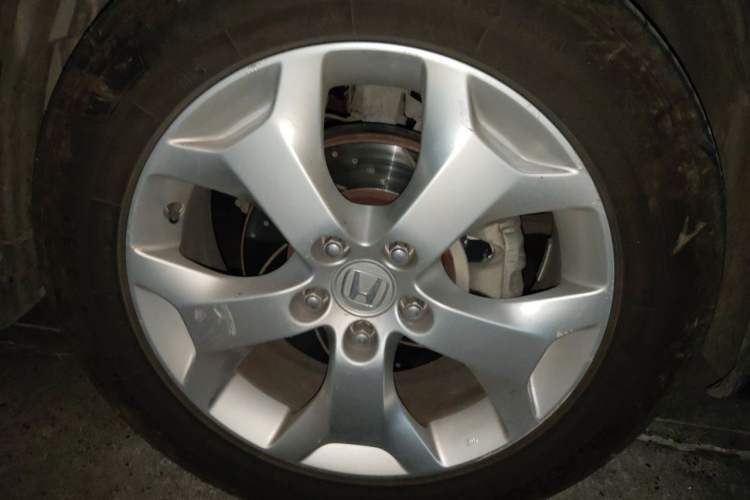 Used Honda Crosstour 2011 3.5L Flagship Edition Right Front Wheel Hub
