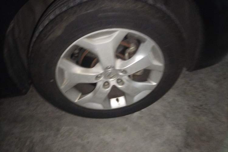 Used Honda Crosstour 2011 3.5L Prestige Edition Right Front Wheel Hub