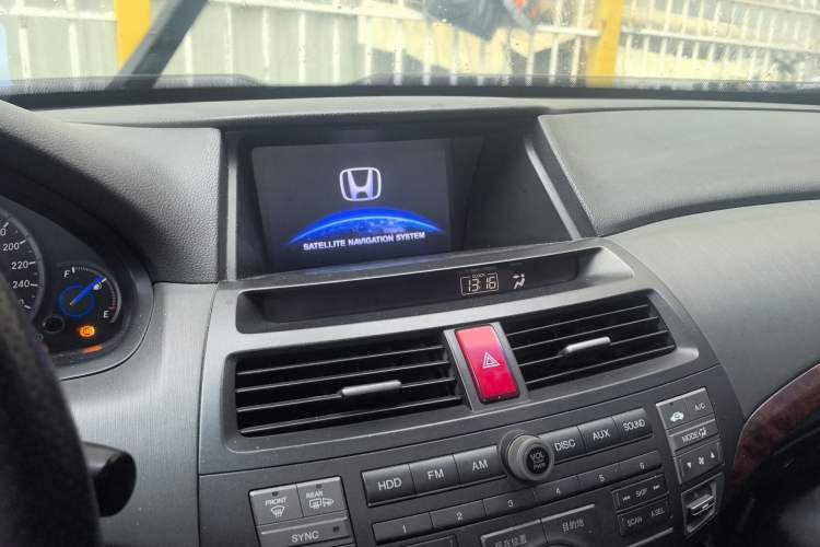 Used Honda Crosstour 2011 3.5L Flagship Edition Audio And AC Panel