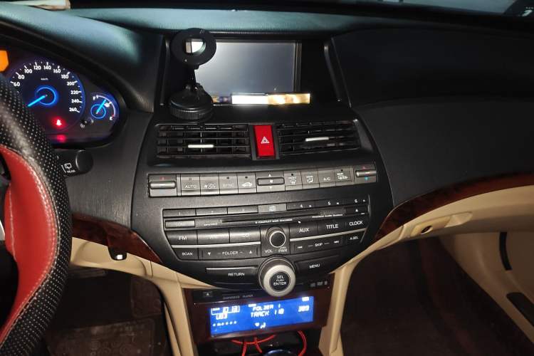 Used Honda Crosstour 2011 3.5L Prestige Edition Audio And AC Panel