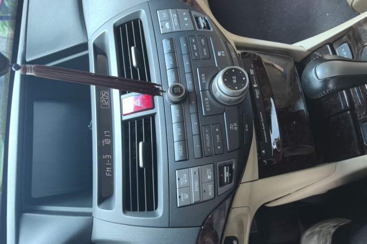 Used Honda Crosstour 2011 3.5L Prestige Edition Audio And AC Panel