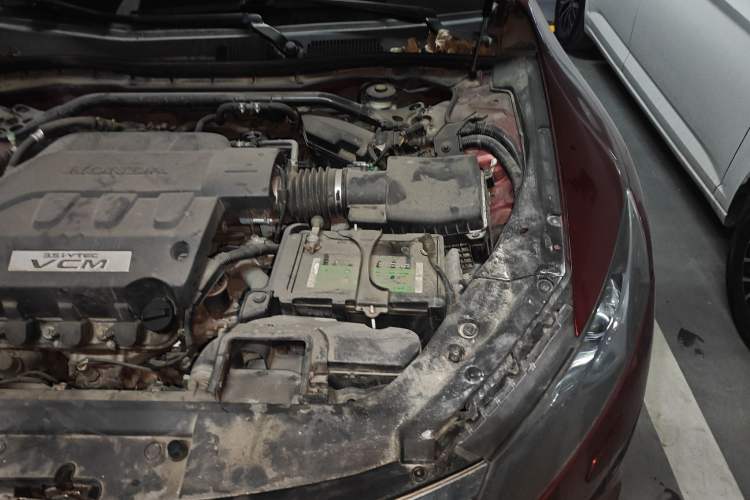 Used Honda Crosstour 2011 3.5L Prestige Edition Engine Bay Left