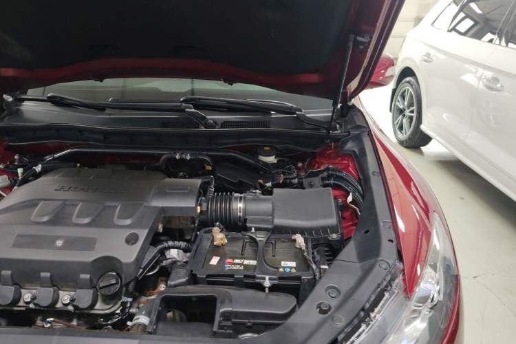 Used Honda Crosstour 2011 3.5L Flagship Edition Engine Bay Left