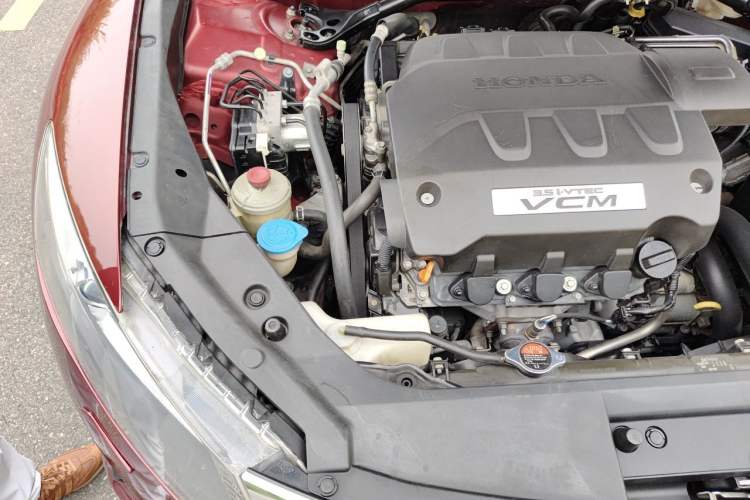 Used Honda Crosstour 2011 3.5L Prestige Edition Engine Bay Right