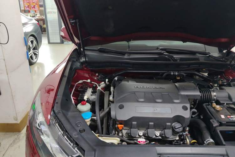 Used Honda Crosstour 2011 3.5L Flagship Edition Engine Bay Right
