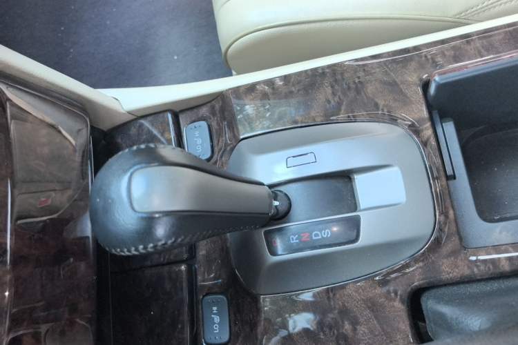 Used Honda Crosstour 2011 3.5L Prestige Edition Gear Lever