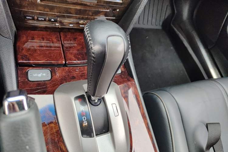 Used Honda Crosstour 2011 3.5L Prestige Edition Gear Lever