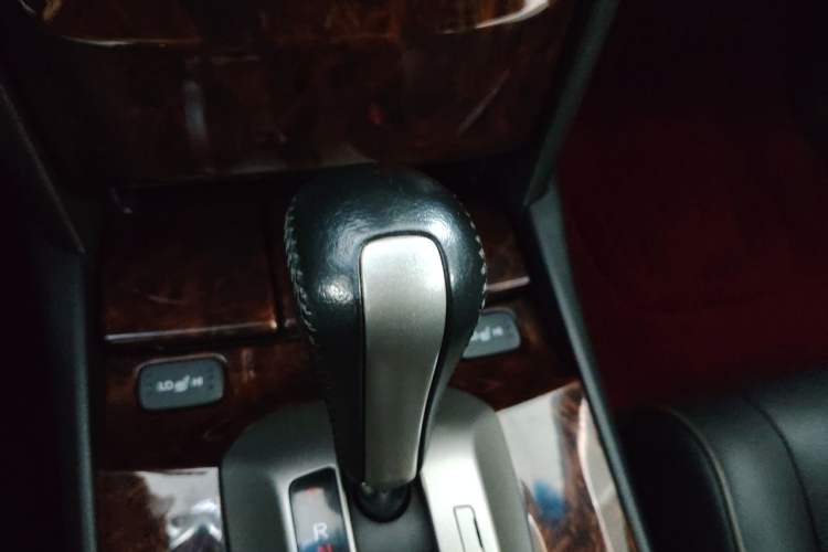 Used Honda Crosstour 2011 3.5L Flagship Edition Gear Lever
