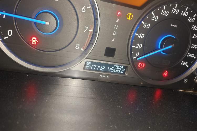 Used Honda Crosstour 2011 3.5L Prestige Edition Odometer Close Up