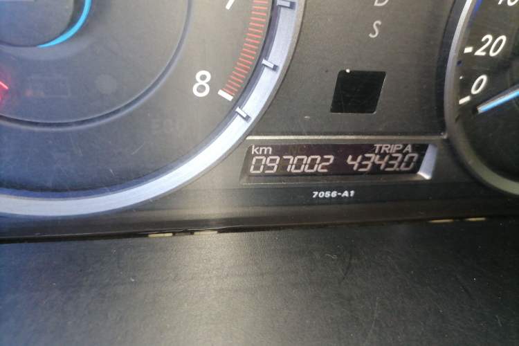 Used Honda Crosstour 2011 3.5L Prestige Edition Odometer Close Up