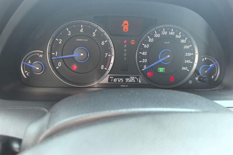 Used Honda Crosstour 2011 3.5L Prestige Edition Odometer Close Up
