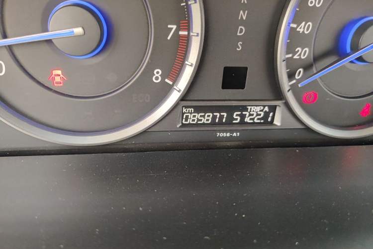 Used Honda Crosstour 2011 3.5L Prestige Edition Odometer Close Up