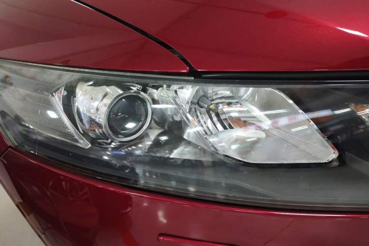 Used Honda Crosstour 2011 3.5L Flagship Edition Right Front Headlight