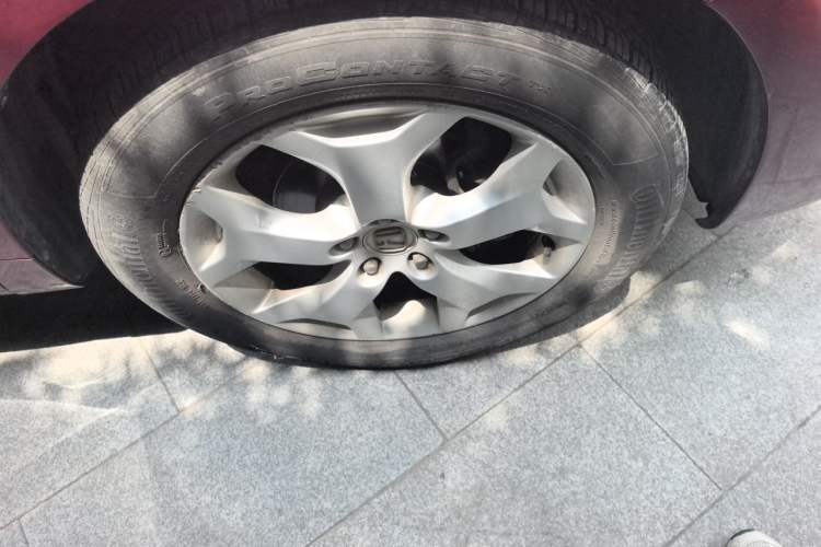 Used Honda Crosstour 2011 3.5L Prestige Edition Right Front Wheel Hub