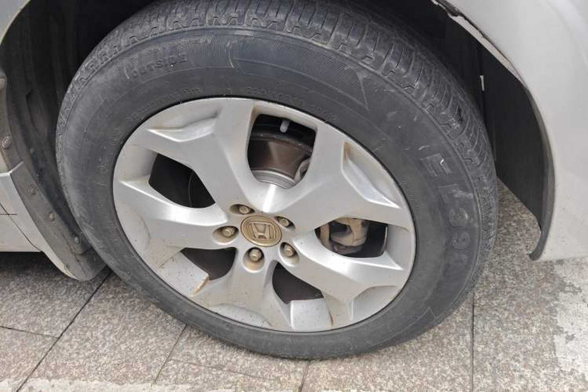 Used Honda Crosstour 2011 3.5L Prestige Edition Right Front Wheel Hub