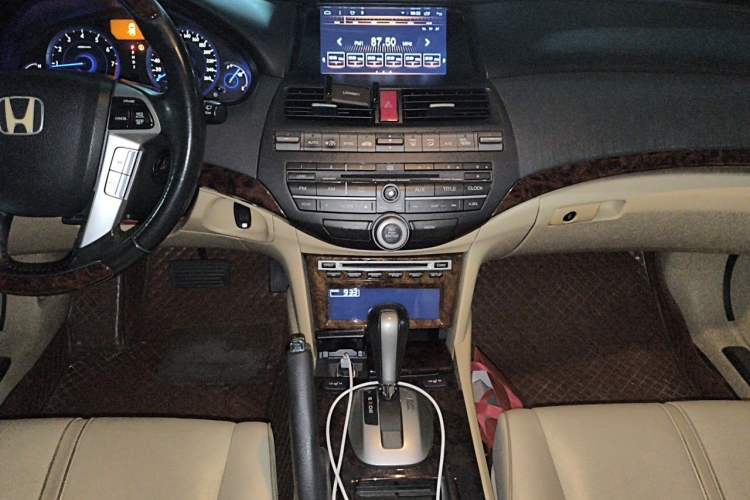 Used Honda Crosstour 2011 3.5L Prestige Edition Audio And AC Panel