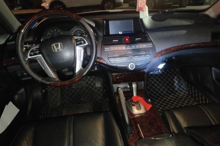 Used Honda Crosstour 2011 3.5L Prestige Edition Center Console