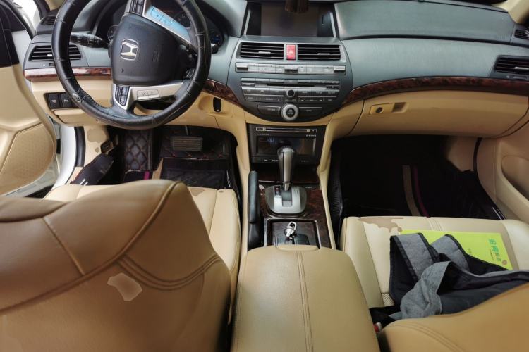 Used Honda Crosstour 2011 3.5L Prestige Edition Center Console