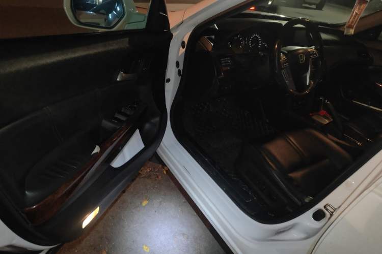 Used Honda Crosstour 2011 3.5L Prestige Edition Driver Seat