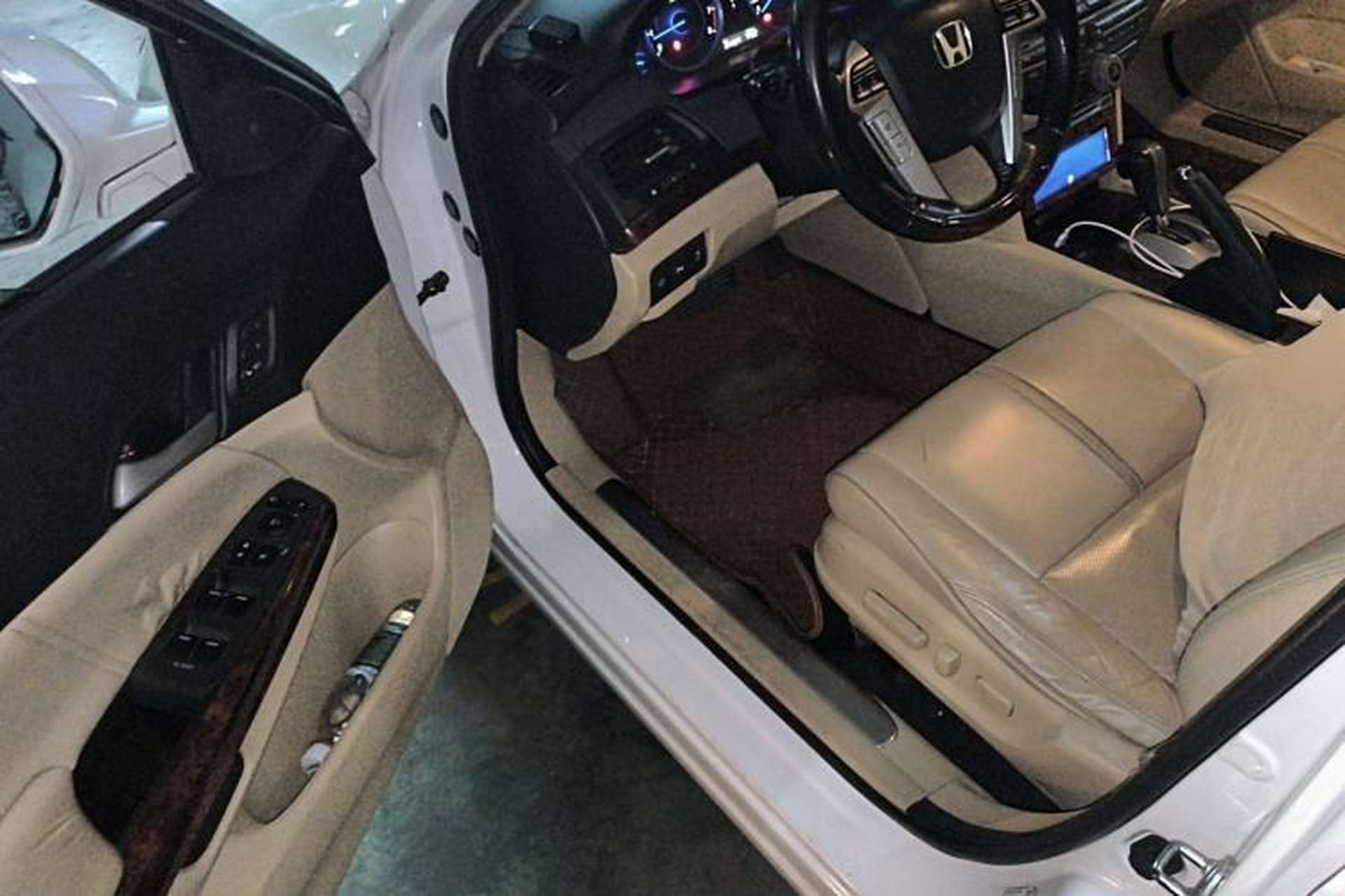 Used Honda Crosstour 2011 3.5L Prestige Edition Driver Seat