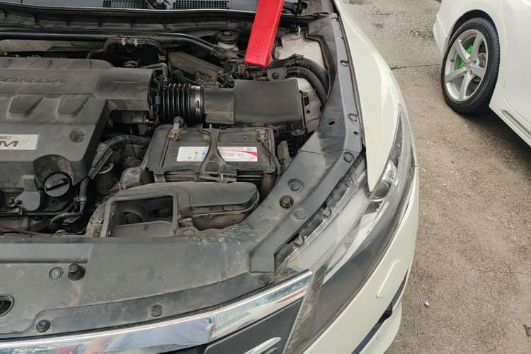 Used Honda Crosstour 2011 3.5L Prestige Edition Engine Bay Left