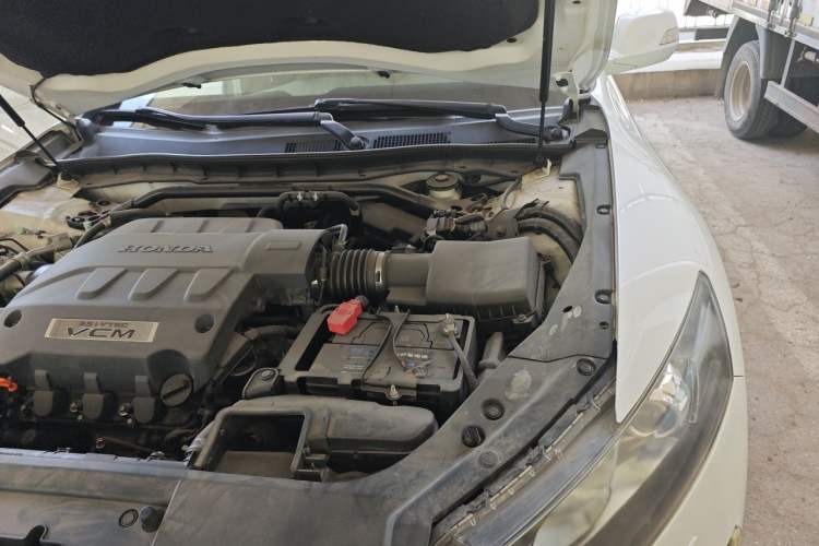 Used Honda Crosstour 2011 3.5L Prestige Edition Engine Bay Left