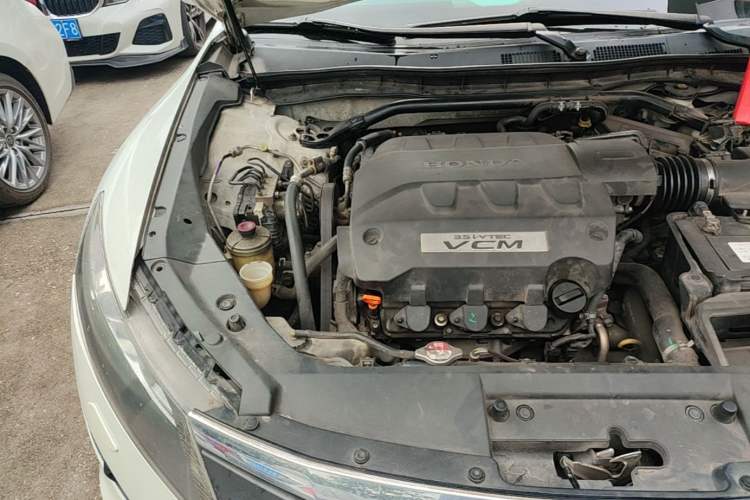 Used Honda Crosstour 2011 3.5L Prestige Edition Engine Bay Right