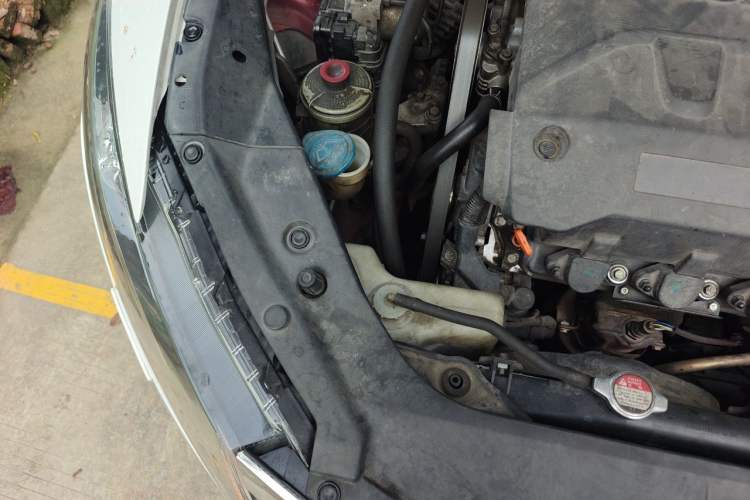 Used Honda Crosstour 2011 3.5L Flagship Edition Engine Bay Right